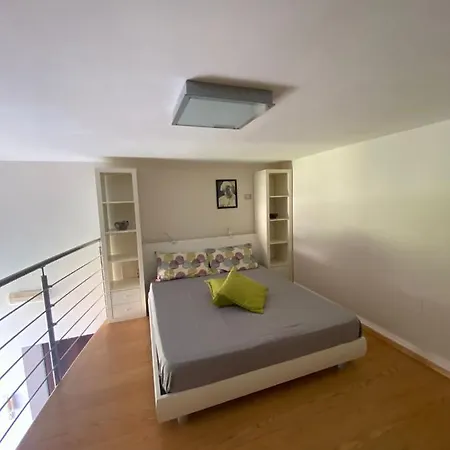 41mo Parallelo -centralissimo Confortevole Monolocale Soppalcato - - A 400 Mt Dalla דירה